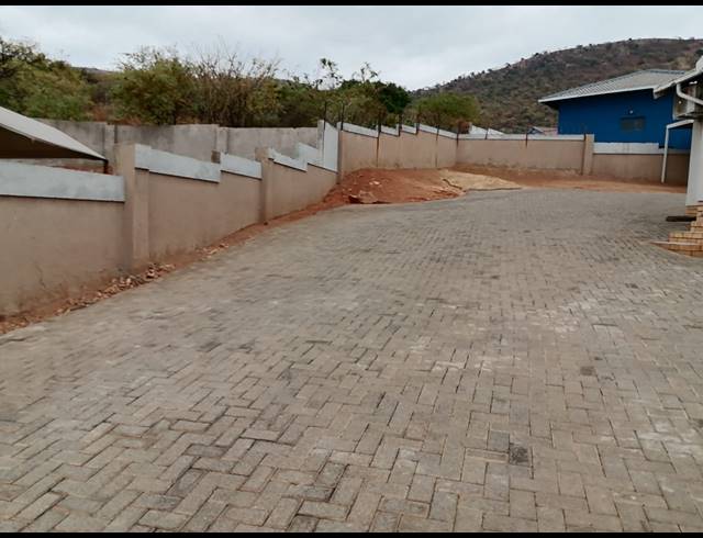 3 BEDROOM HOUSE FOR SALE IN TLHABANE WEST